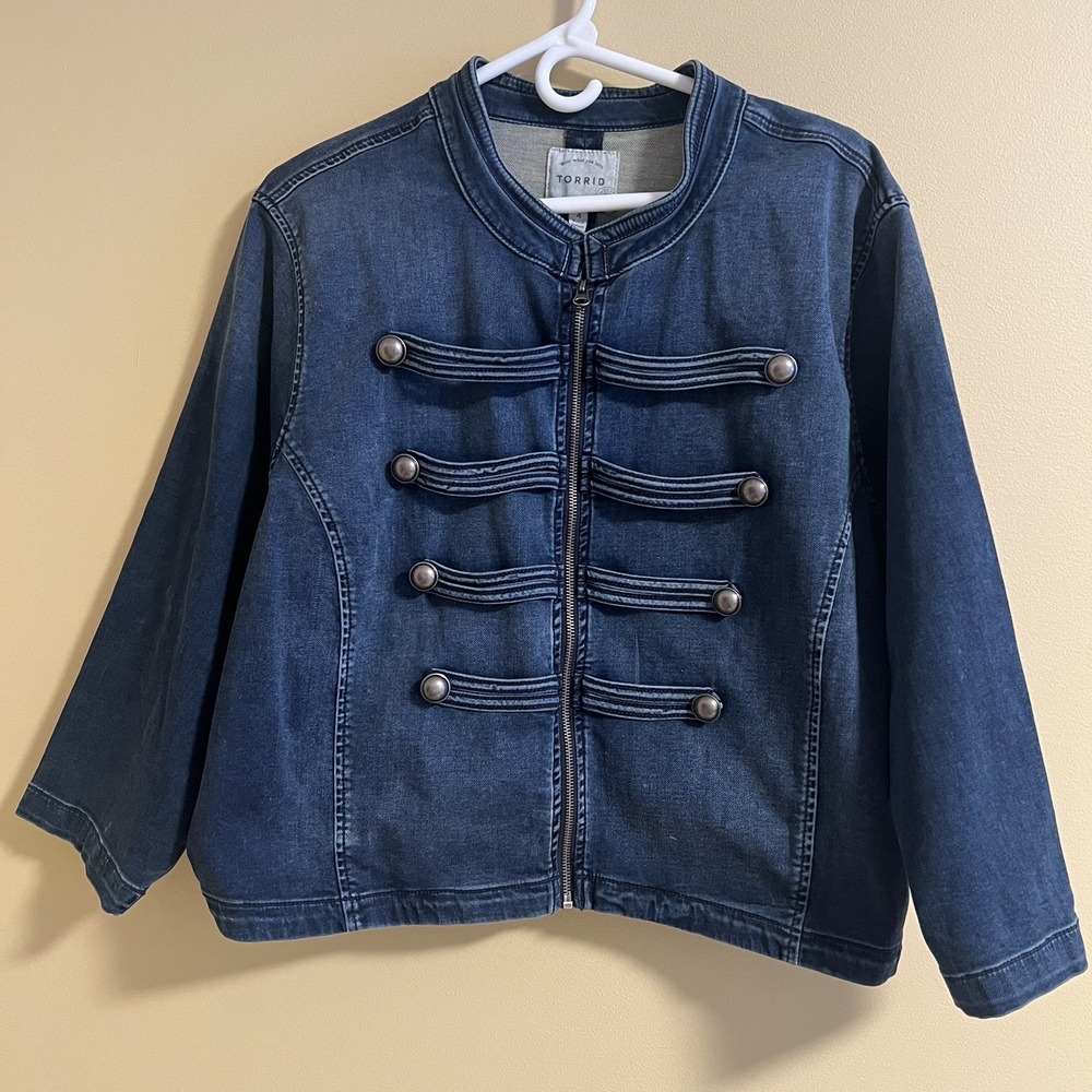 Torrid Women's Denim Military Crop Jacket Lightweight Size 4 Blue NWT